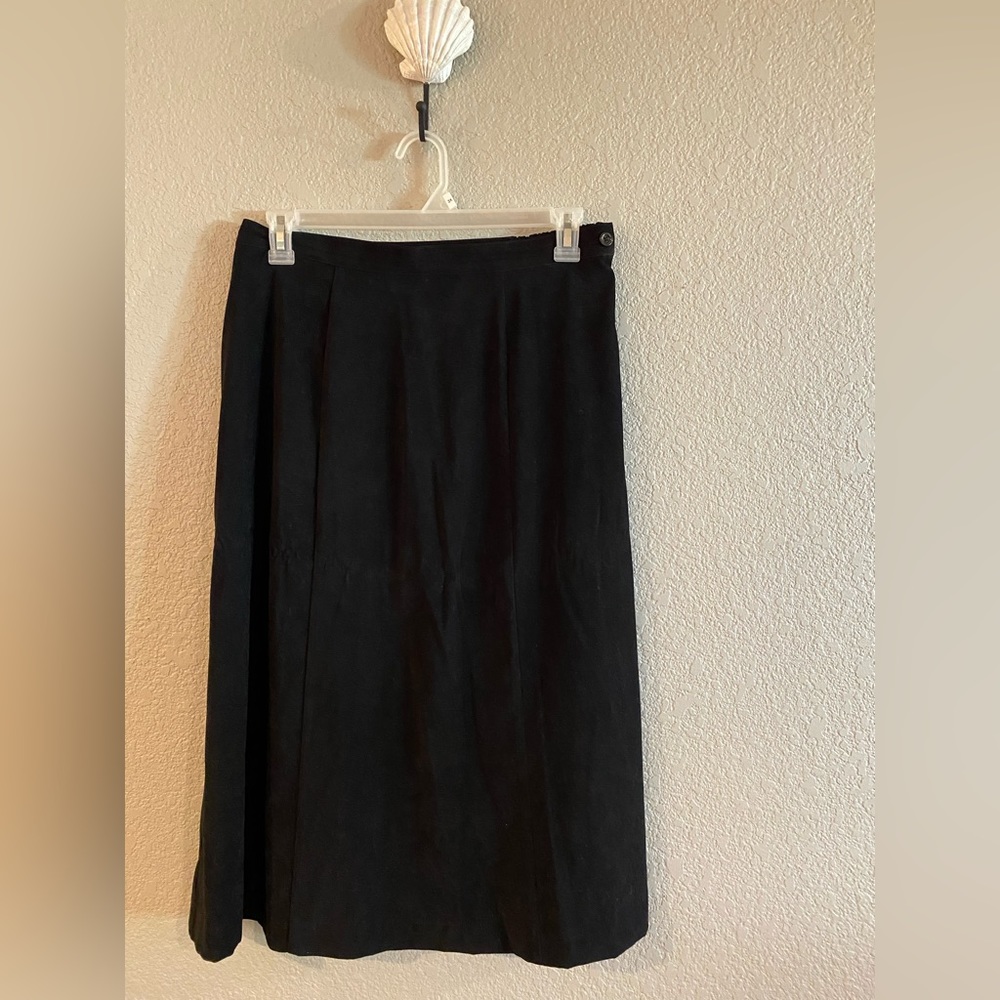 Dress barn Black Faux Suede Skirt, size 1X